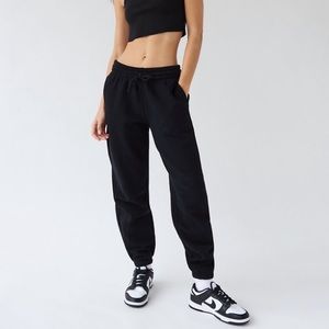 TNA Aritzia Large Black Sweatpants